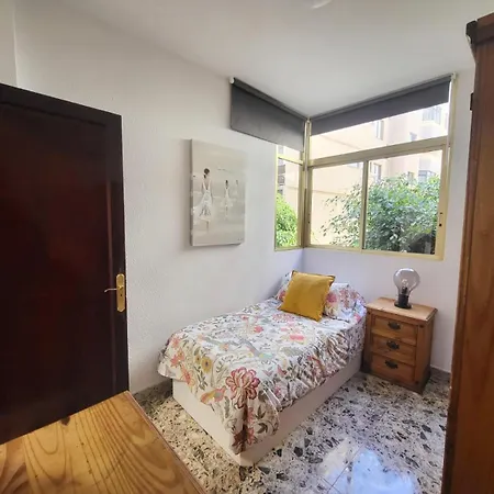 Affordable Holiday Accommodation For Large Families And Groups At Las Canteras Beach With 3 Bedrooms And Free Parking Las Palmas de Gran Canaria Exterior photo